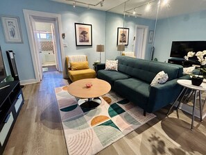 TV, video games, books - Spacious mid-century apartment central to the best neighborhoods in San Diego! (San Diego)