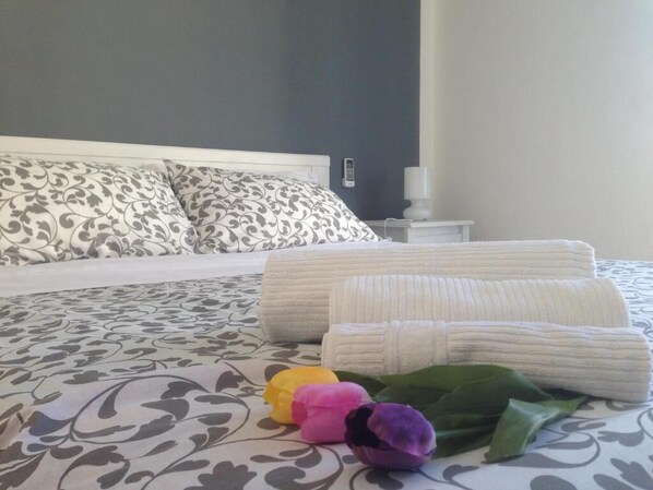 Unclassified image, 1 of 6, button - A due Passi Dal Centro (Noto)