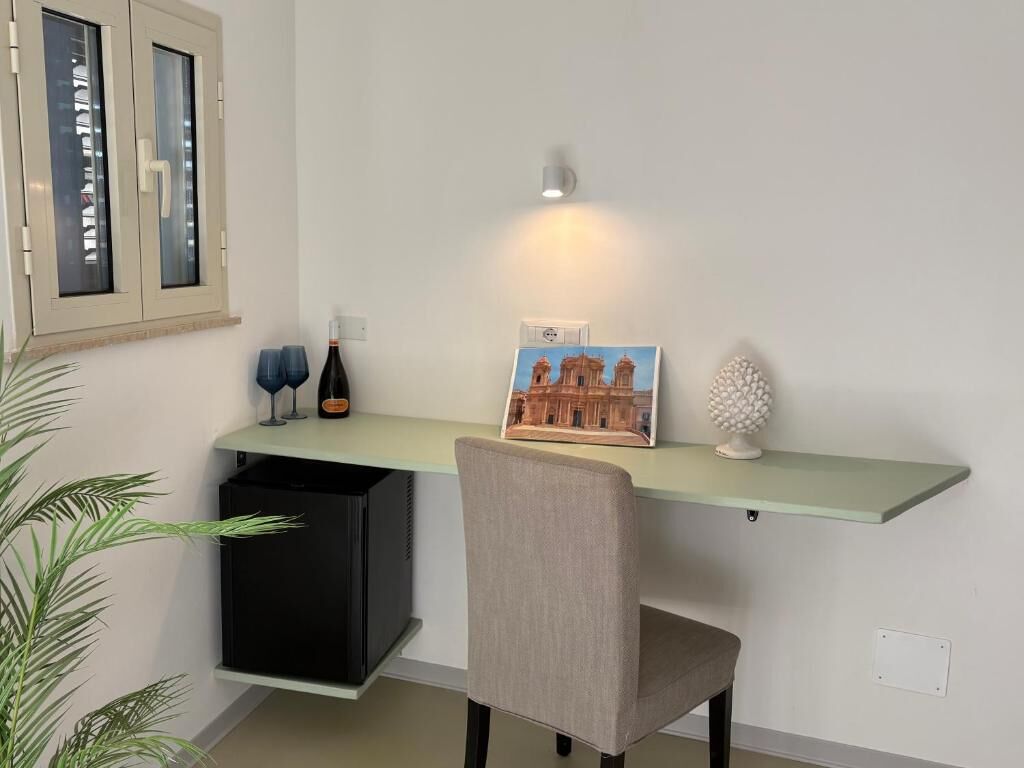 Deluxe Double Room, Private Terrace, Sea View | WiFi (無料)