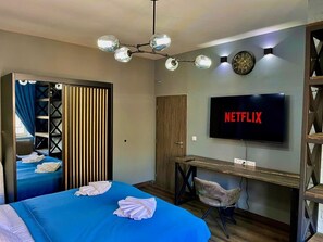 Iron/ironing board, WiFi, bed sheets - Bright & Spacious with balcony | Walk to Colonnade (Karlovy Vary)