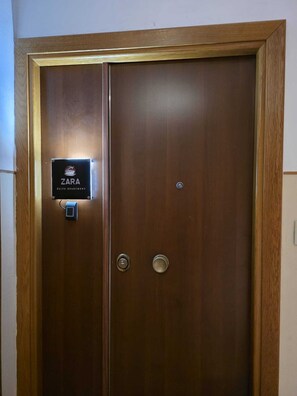 Interior - Zara Suite Apartment (Civitavecchia)