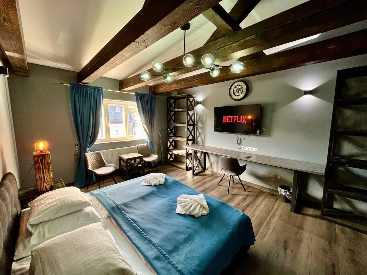 書桌、熨斗/熨衫板、Wi-Fi、床單