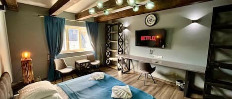 Bureau, fer et planche Ă repasser, Wi-Fi, literie fournie