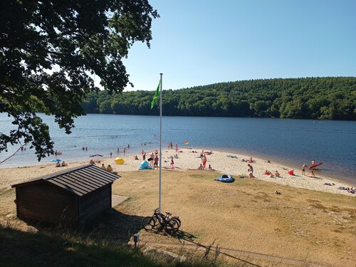 Charming Lakeside Apartment, Ground Floor with Parking and Wi-Fi