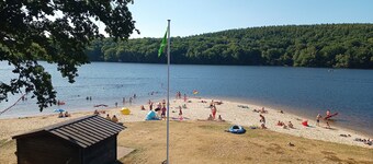 Charming Lakeside Apartment, Ground Floor with Parking and Wi-Fi