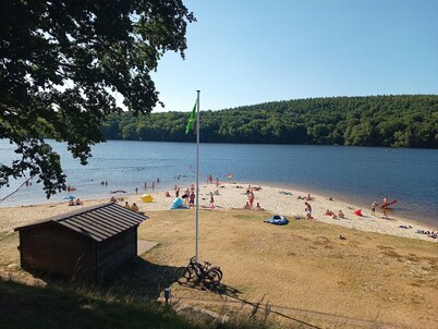 Charming Lakeside Apartment, Ground Floor with Parking and Wi-Fi