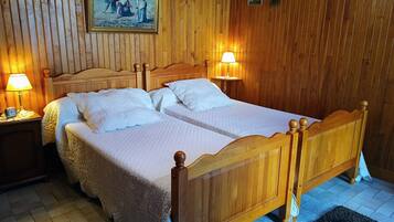 1 habitación, tabla de planchar con plancha y wifi