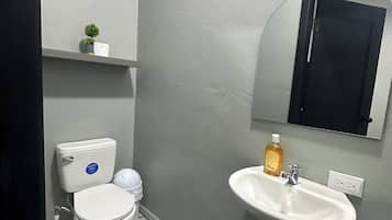 Comfort Single Room, Patio, Courtyard View | Bathroom