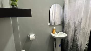 Basic Single Room, Patio, Courtyard View | Bathroom | Towels, soap, shampoo, toilet paper