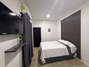 Comfort Single Room, Patio, Courtyard View