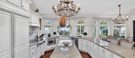 Microwave, oven, dishwasher, coffee/tea maker