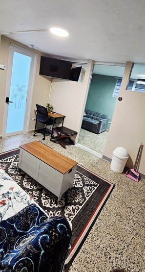 Smart TV - Casa Sol y Brisa - Private Studio Near Airport (Trujillo Alto)