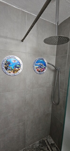 Hair dryer, towels, soap, shampoo - Casa Sol y Brisa - Private Studio Near Airport (Trujillo Alto)