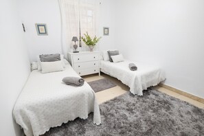 4 chambres, fer et planche à repasser, Wi-Fi, draps fournis