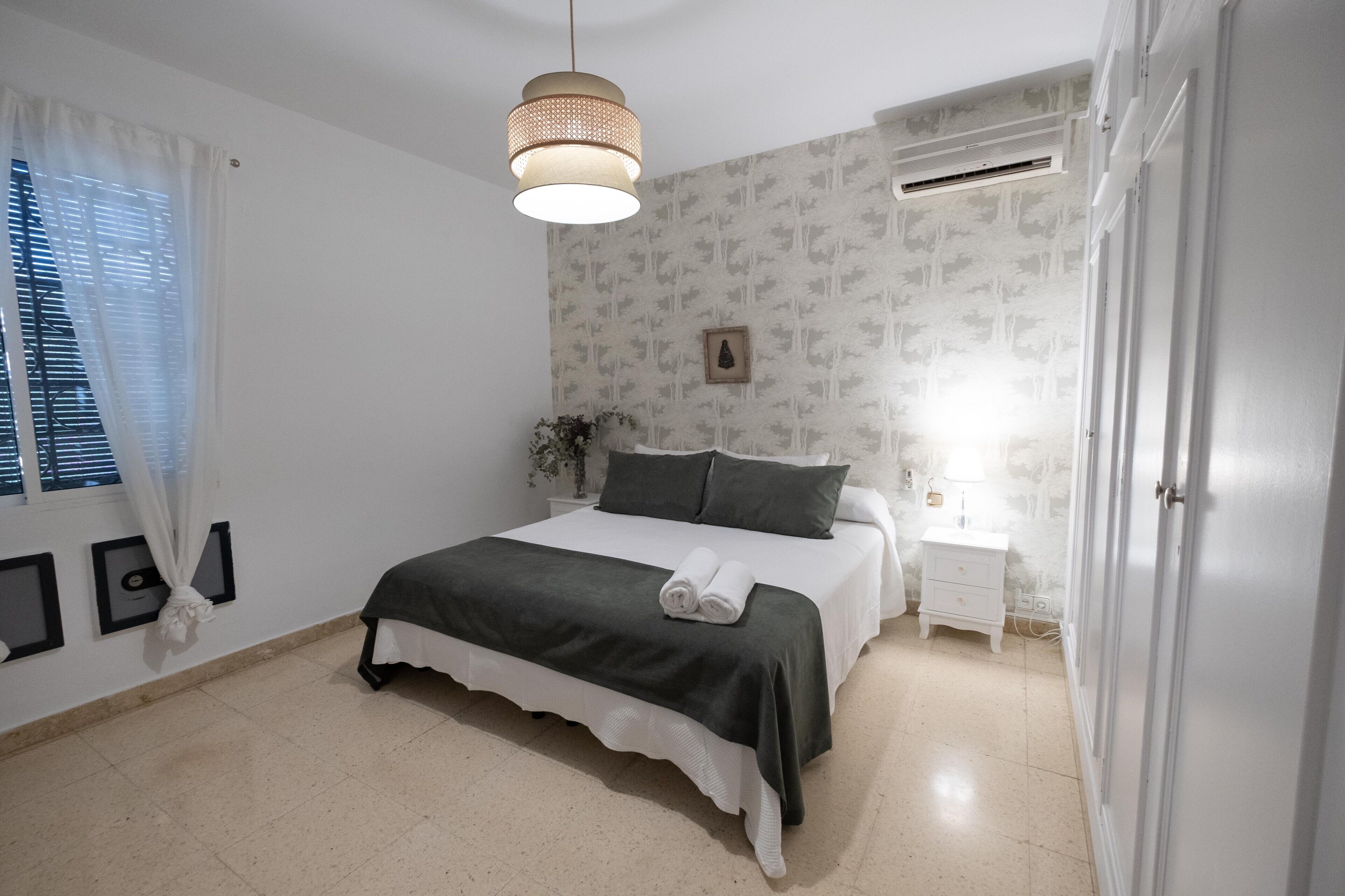 4 chambres, fer et planche à repasser, Wi-Fi, draps fournis