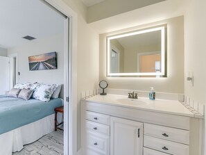 4 bedrooms, bed sheets