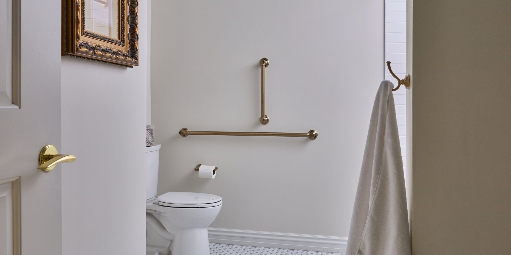 Amenidades de baño gratuitas, secadora de cabello, batas, pantuflas 