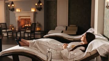 Couples treatment rooms, sauna, hot tub, steam room, body treatments