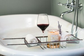 Unclassified image, 2 of 27, button