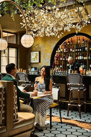 2 bars/lounges - Mirbeau Inn & Spa Beacon (Beacon)