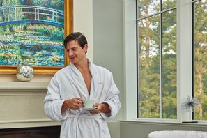 Unclassified image, 4 of 27, button