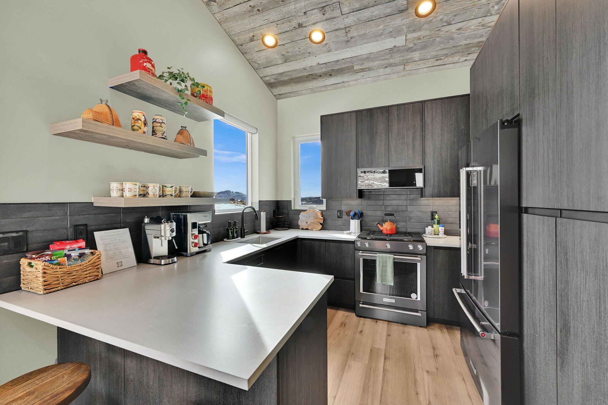 冰箱、微波炉、烤箱、炉灶