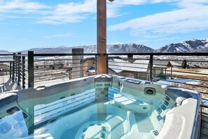Bañera de hidromasaje al aire libre
