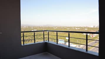 Luxury-Suite, Balkon | Unterkunftsgelände