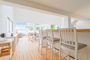 Dining - Contemporary loft with exceptional rooftop (Paris)