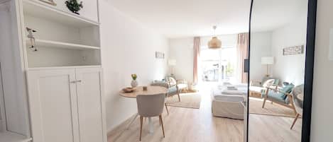 1 habitación, wifi y ropa de cama