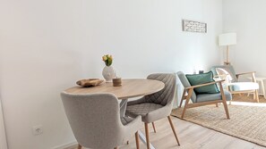 Dining - Berth 1 - Modern studio apartment just 5 minutes from the beach (Timmendorfer Strand)