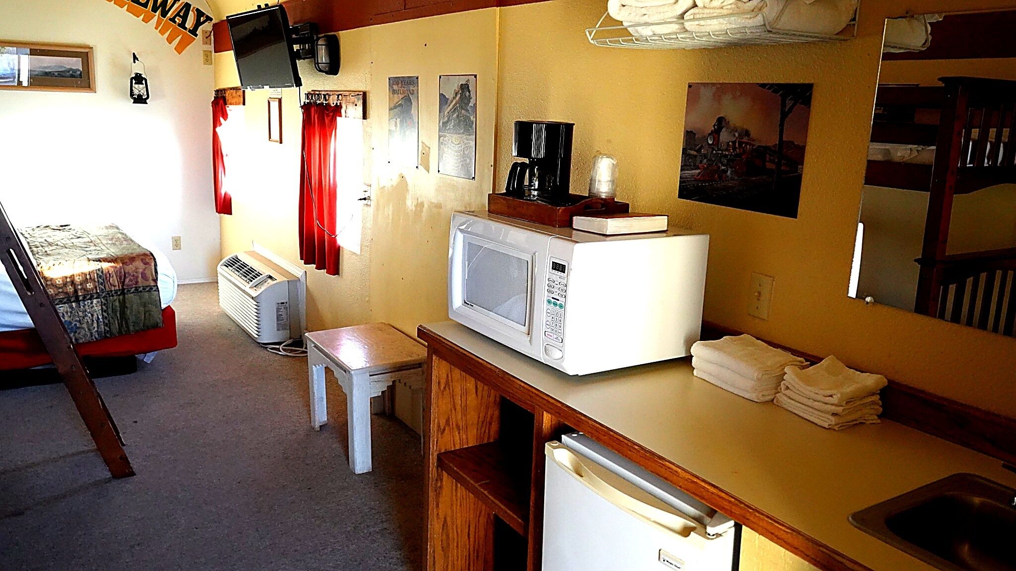 Yhden hengen deluxe-huone, vuoristonäköala | Silitysrauta/-lauta, ilmainen Wi-Fi