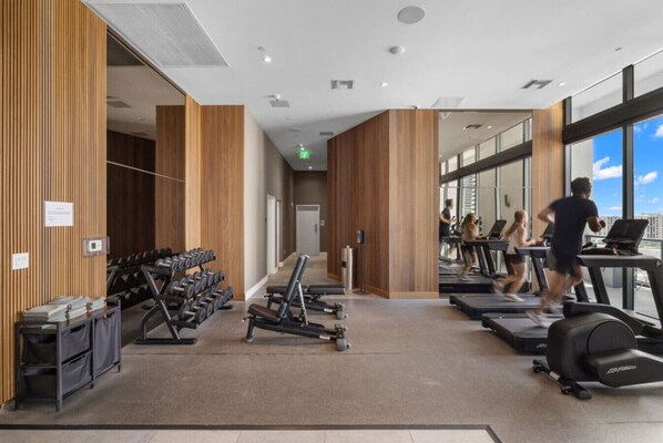 Fitness facility - Modern Studio with Balcony in Brickell (Miami)