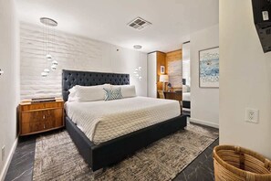 1 slaapkamer, een bureau, een strijkplank/strijkijzer, wifi