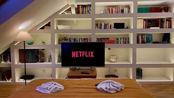 Desk, iron/ironing board, WiFi, bed sheets