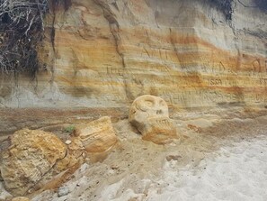 Unclassified image, 5 of 27, button