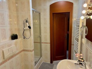 Hair dryer - Central 3BR Oasis with Jetted Tub (Praha 1)