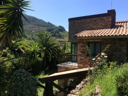 Landhaus 'Quinta Pé Franco' mit Bergblick, WLAN und Klimaanlage