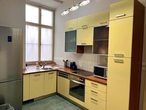 Microonde, forno, piano cottura, lavastoviglie