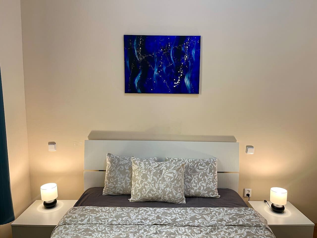 Desk, iron/ironing board, travel cot, WiFi