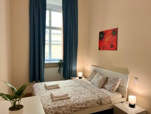 Desk, iron/ironing board, travel cot, WiFi - Spacious 4BR Apartment by Charles Bridge (Praha 1)
