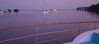 3-bedroom house boat in tranquil Key West with AC