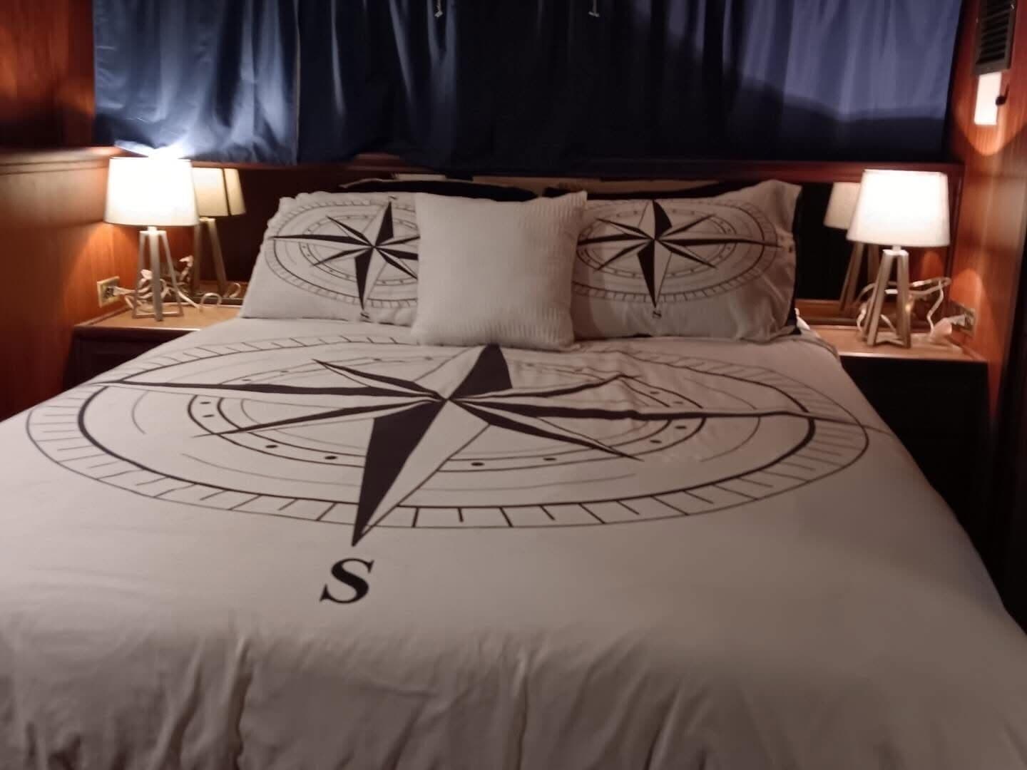 3 bedrooms, bed sheets