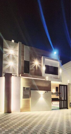 Exterior - Spacious 4-bedroom villa in serene Ajman with AC comfort (CH8X+4C9 - Al Zahya - Ajman)