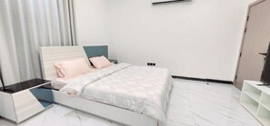 Iron/ironing board, WiFi, bed sheets