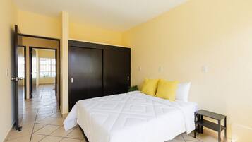 5 bedrooms, iron/ironing board, bed sheets