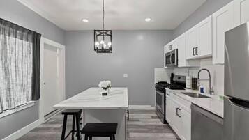 Micro-ondas, fogão, cooktop, lava-louças