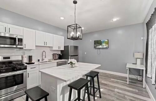 Peaceful 2-bedroom apartment with AC in vibrant Philadelphia