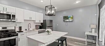 Peaceful 2-bedroom apartment with AC in vibrant Philadelphia