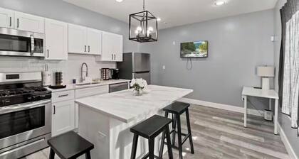 Peaceful 2-bedroom apartment with AC in vibrant Philadelphia